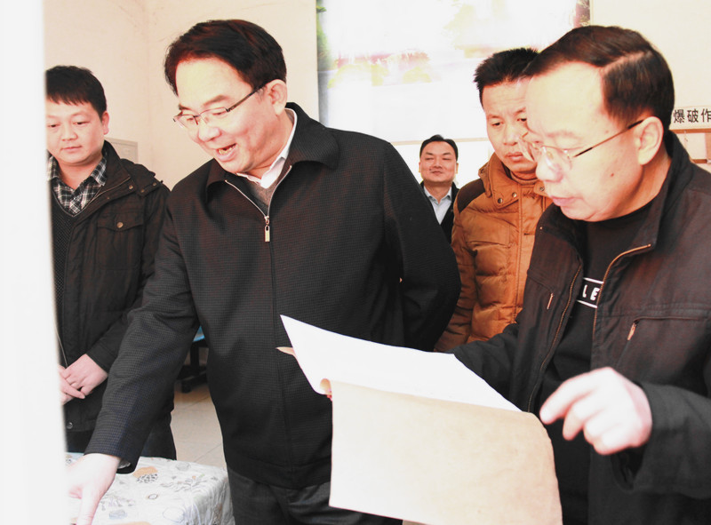 河池市自然资源局局长莫绍乾,应急管理局副局长覃乃师,南丹县副县长林